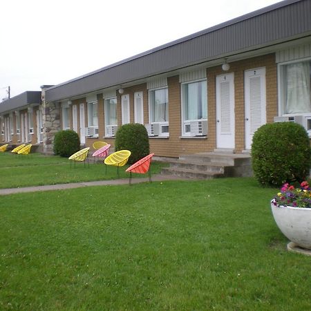 Motel Vaudreuil Bagian luar foto