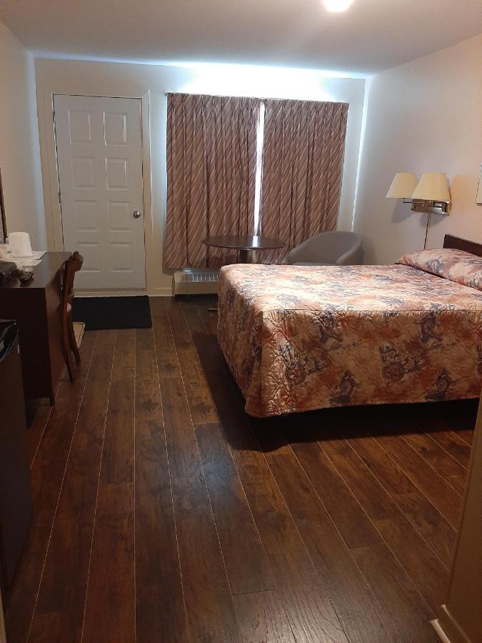 Motel Vaudreuil Bagian luar foto