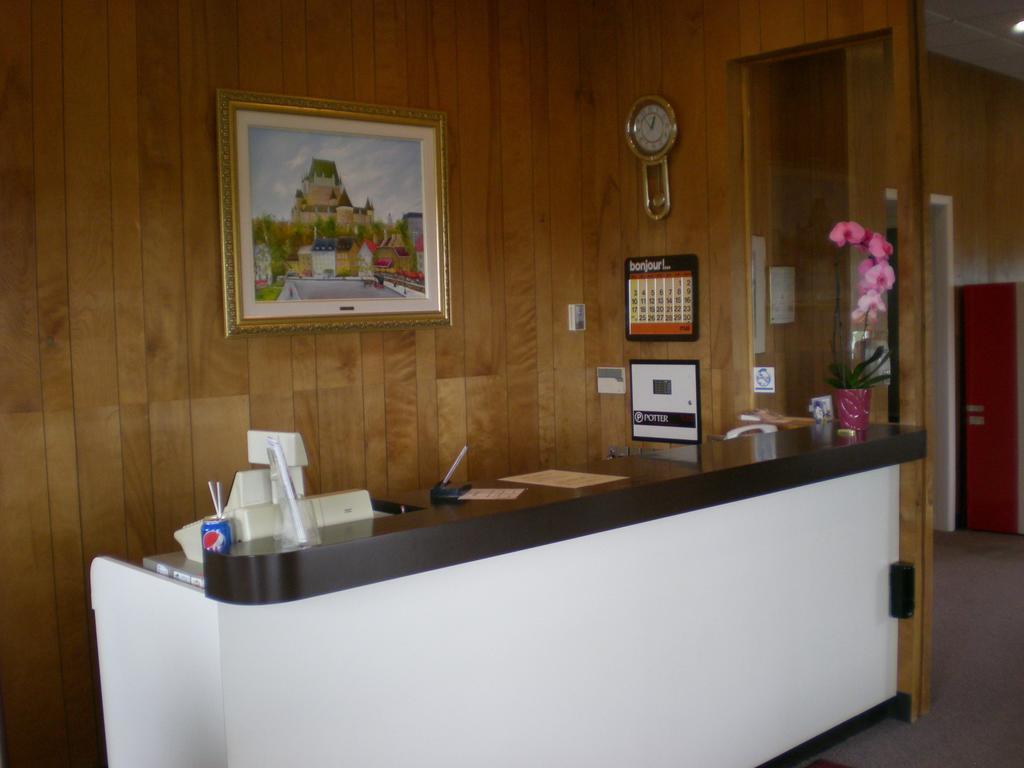 Motel Vaudreuil Bagian luar foto