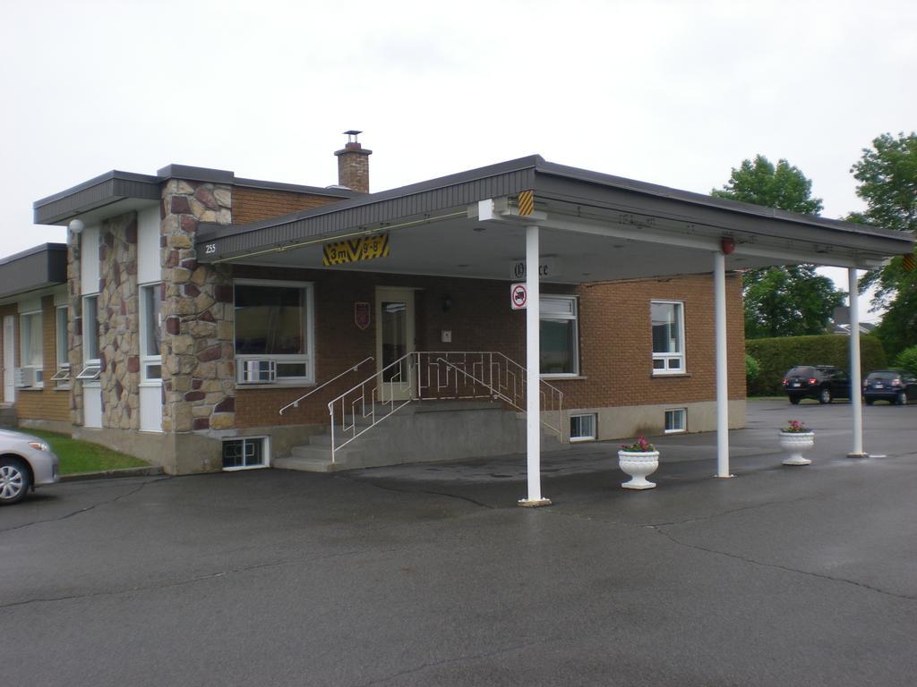 Motel Vaudreuil Bagian luar foto