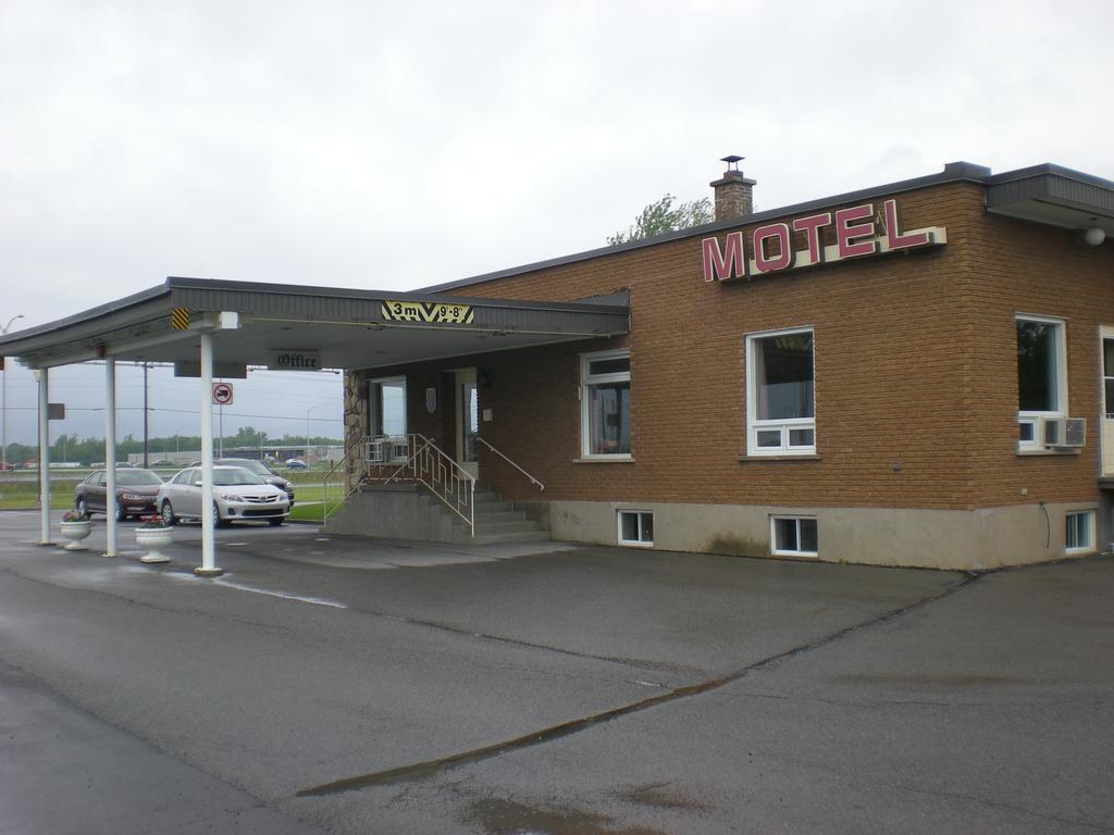 Motel Vaudreuil Bagian luar foto