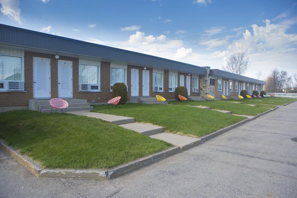 Motel Vaudreuil Bagian luar foto